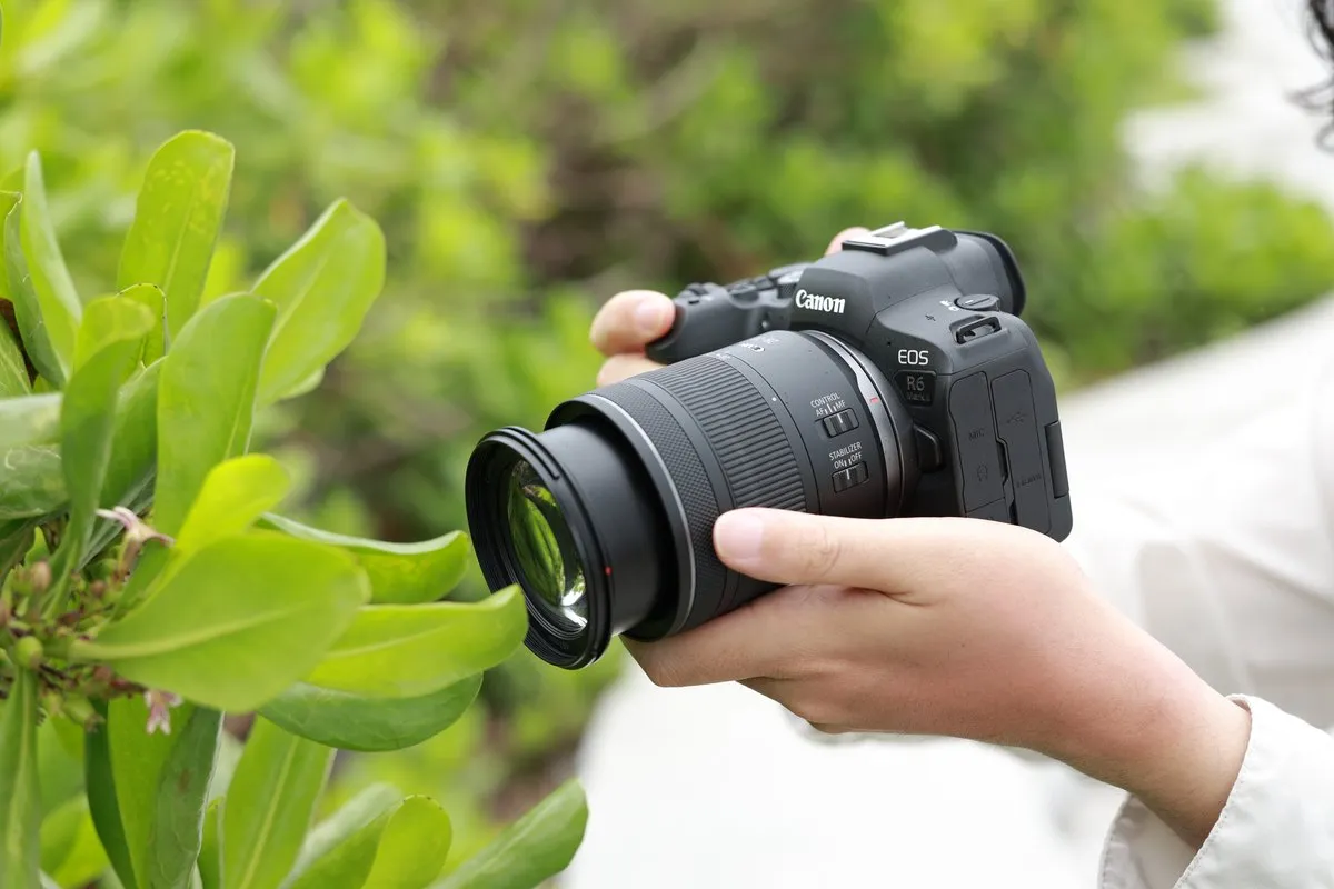 Canon RF 28-70mm f/2.8 IS STM - 67mm - Zwart