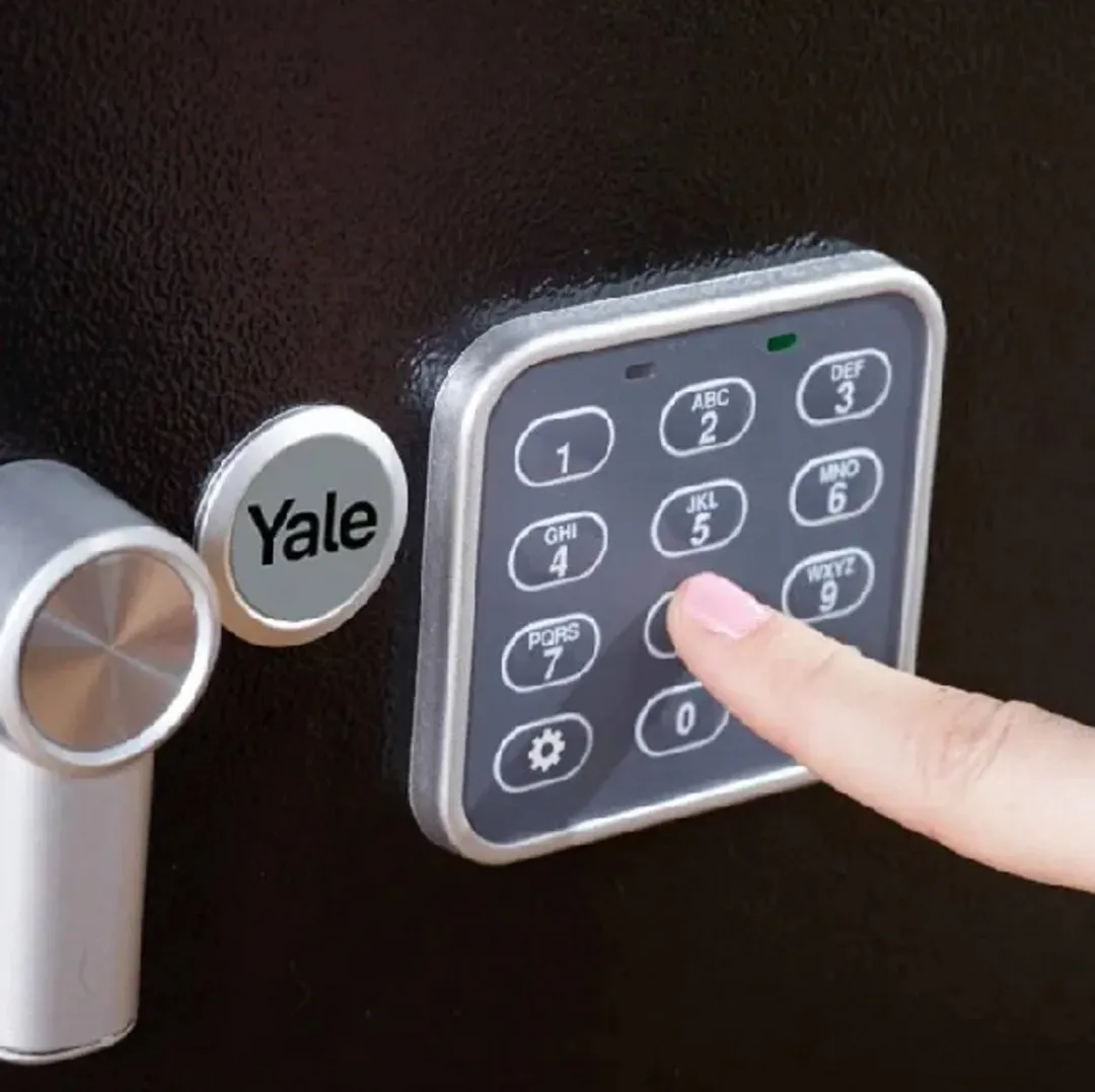 Yale Elektronische Sleutelkast YSM/100/EB1 - 100 Haakjes - Zwart