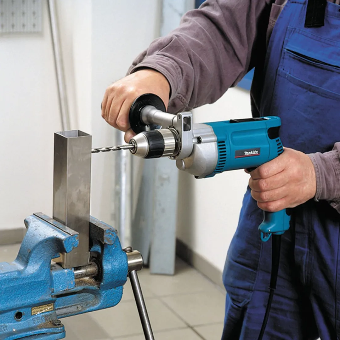Makita Boormachine 710W