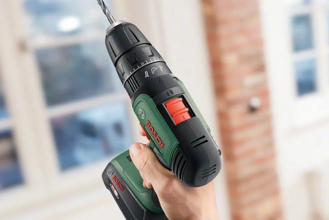 Bosch UniversalImpact 18V Accu Boormachine - 2x 1500mAh - 241-delig