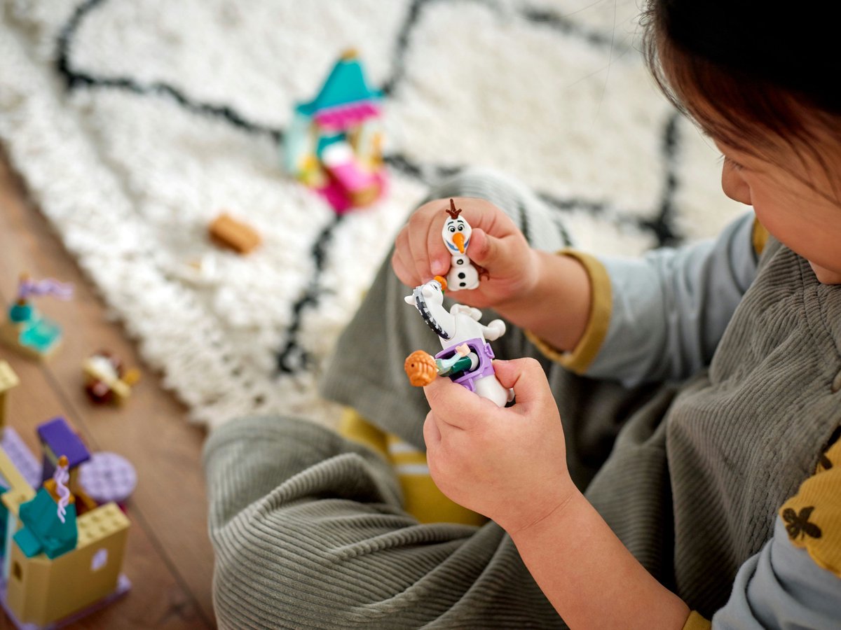 LEGO Disney Frozen Anna en Olaf Plezier in het kasteel - 43204