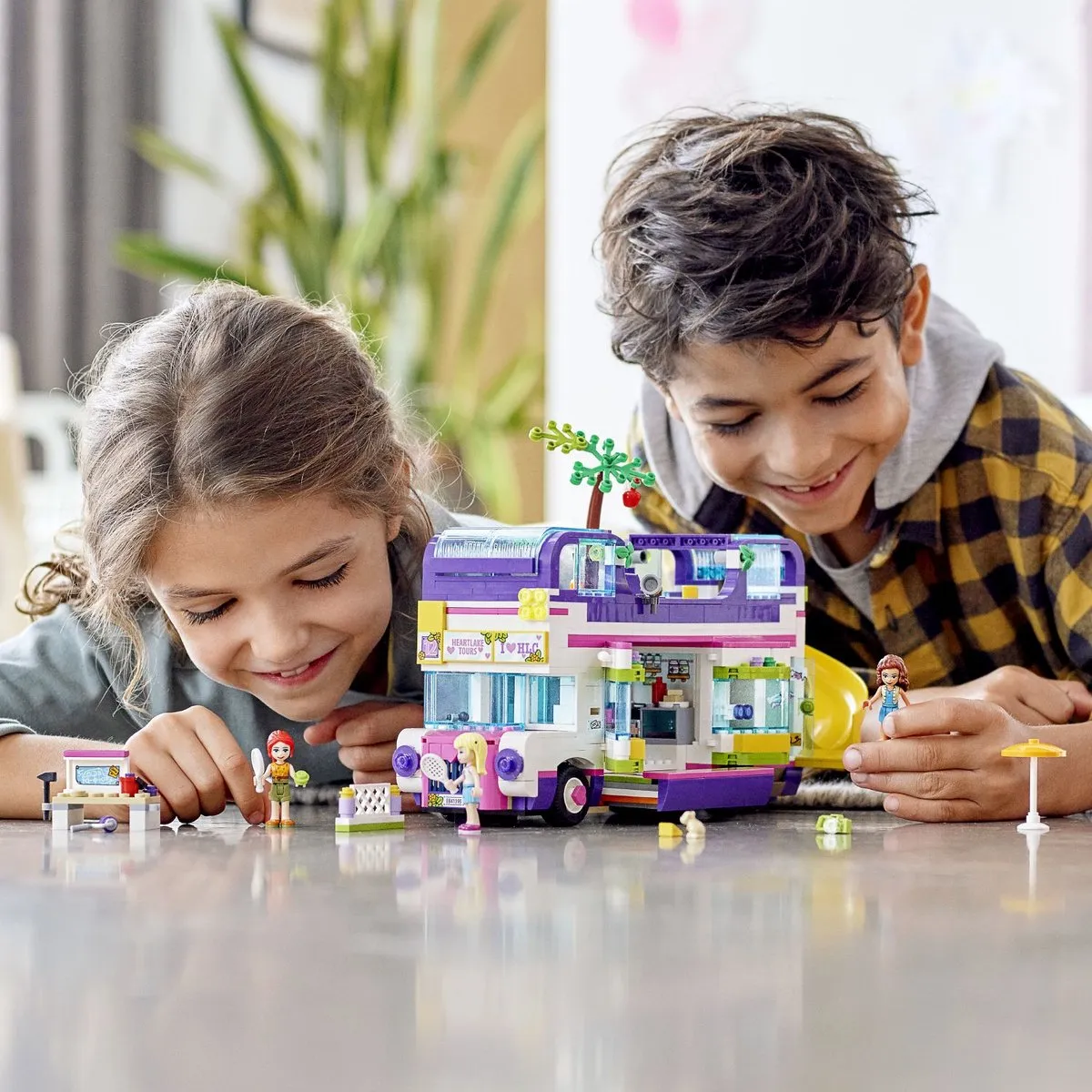 LEGO Friends Vriendschapsbus 41395 - Paars - afbeelding 3 van 6