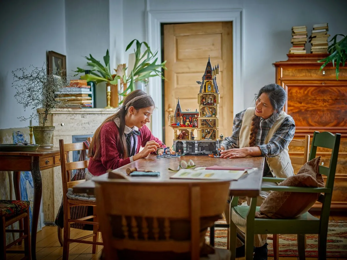 LEGO Harry Potter Kasteel Zweinstein Hoofdtoren 76454 - 2135 Stukken