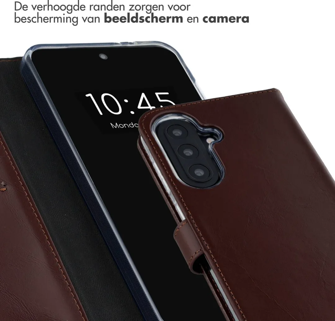 Selencia Hoesje Samsung Galaxy A57 - Donkerbruin Leder - 3 Pasjes