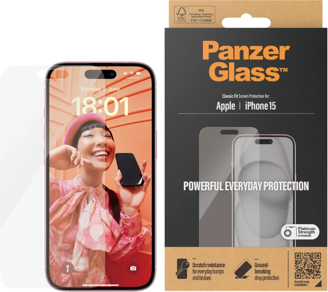 PanzerGlass Classic Fit iPhone 15 Schermbeschermer - Case Friendly