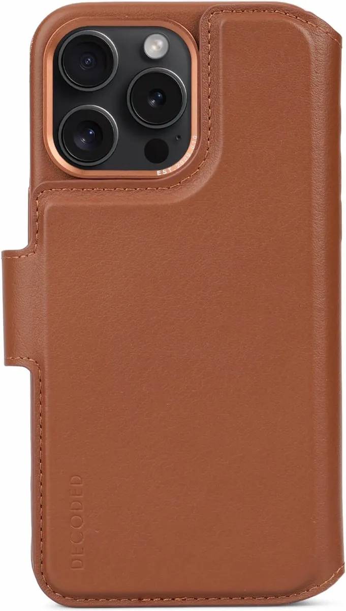 Decoded D24IPO15PMDW5TN iPhone 15 Pro Max Hoesje - 2-in-1 Magnetisch - 3 Pasjes - Tan