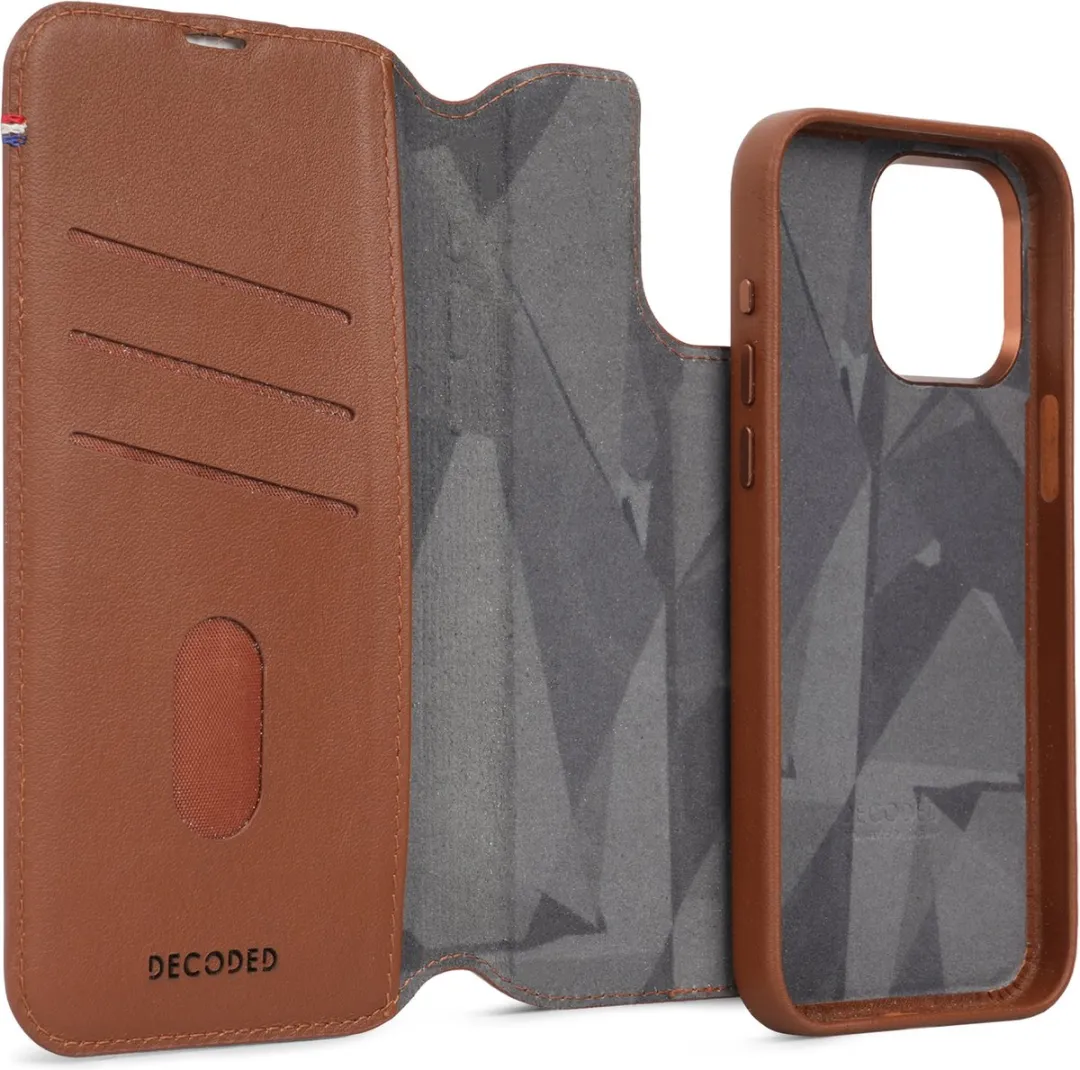 Decoded D24IPO15PMDW5TN iPhone 15 Pro Max Hoesje - 2-in-1 Magnetisch - 3 Pasjes - Tan - afbeelding 6 van 6