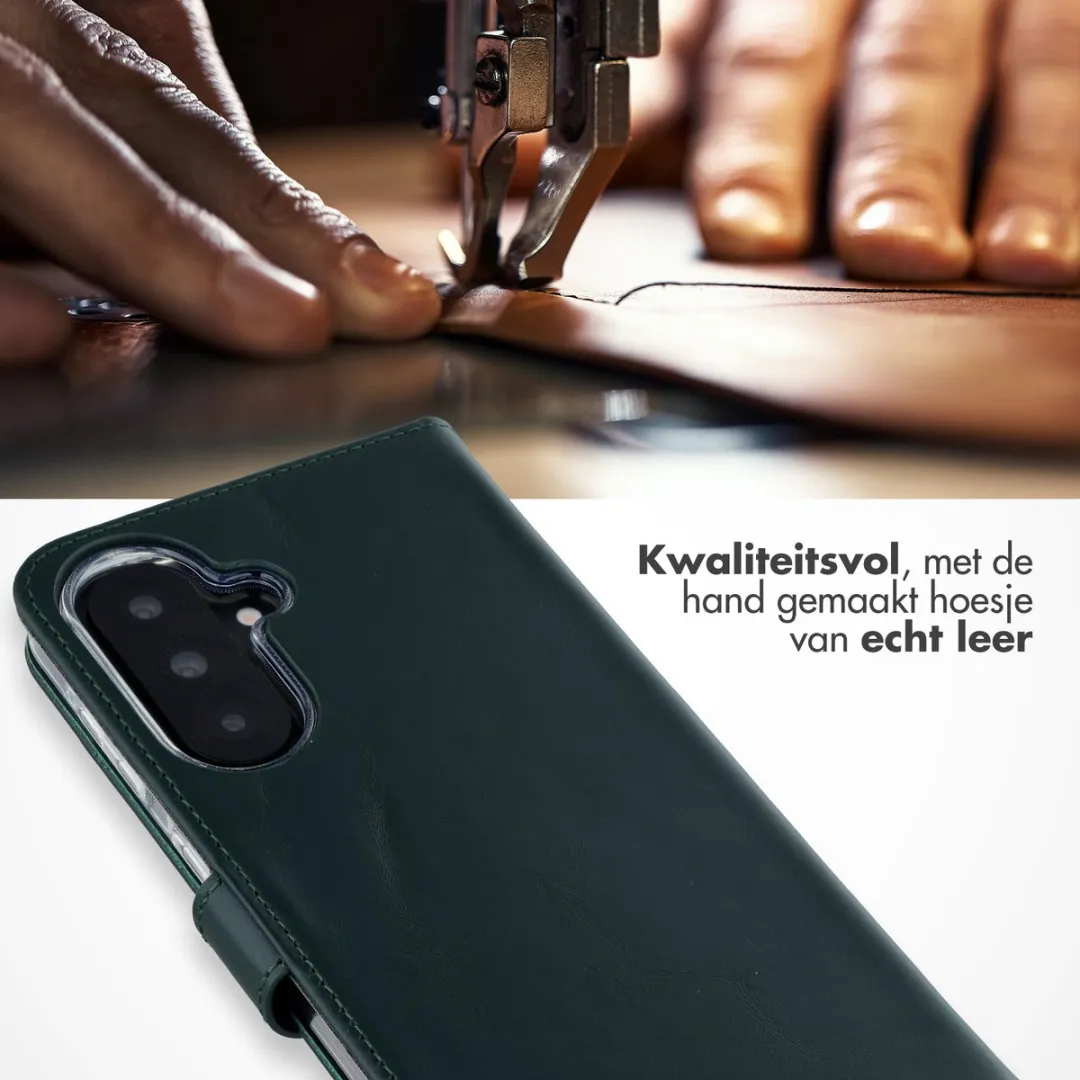 Selencia Hoesje Samsung Galaxy A37 - Groen Lederen Bookcase - 3 Pasjes