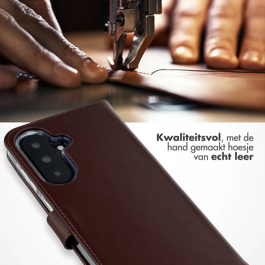 Selencia Hoesje Samsung Galaxy A37 Bookcase - Donkerbruin Leder - 3 Pasjes
