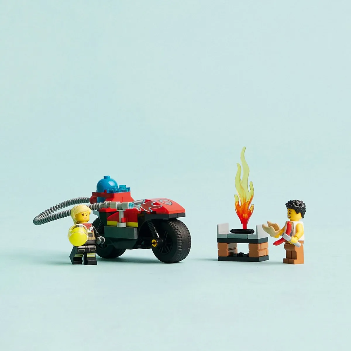 LEGO City Brandweermotor 60410 - 2 Minifiguren