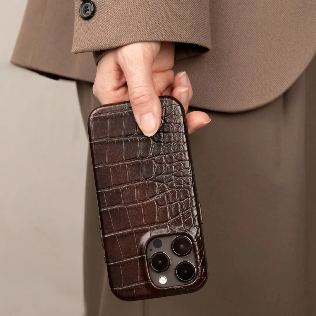 Selencia Hoesje iPhone 17 Pro Croco Choco Brown - MagSafe