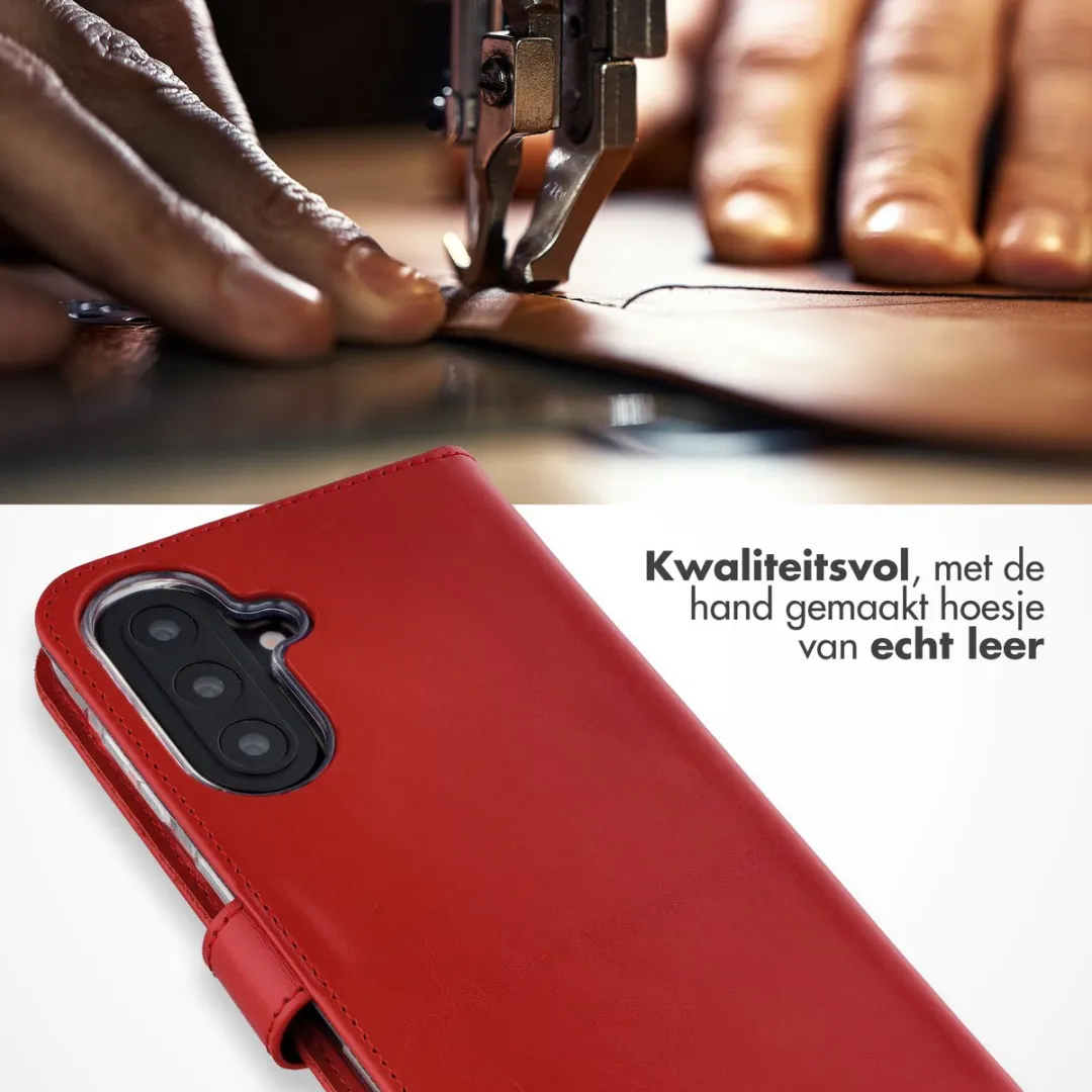 Selencia Hoesje Samsung Galaxy A57 - Rood Lederen Bookcase - 3 Pasjes