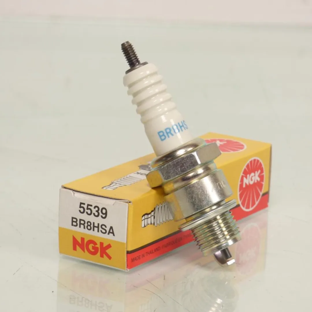 NGK BR8HSA Bougie - Kymco 50 Super 9 AC Sports - Blanc
