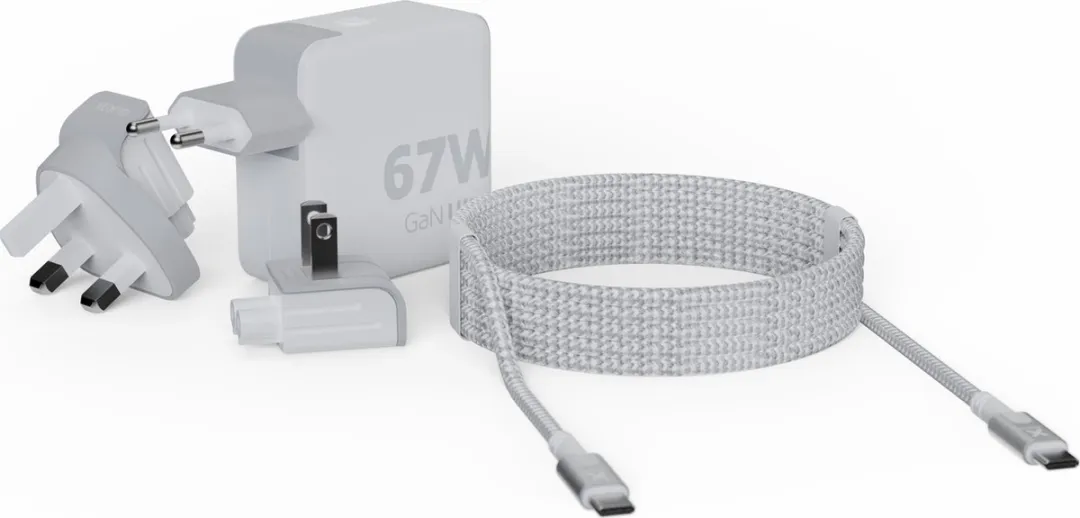 Xtorm 67W Reisstekker Wereldstekker XVC2067 - 3 Poorten - 20W USB-C PD - Wit