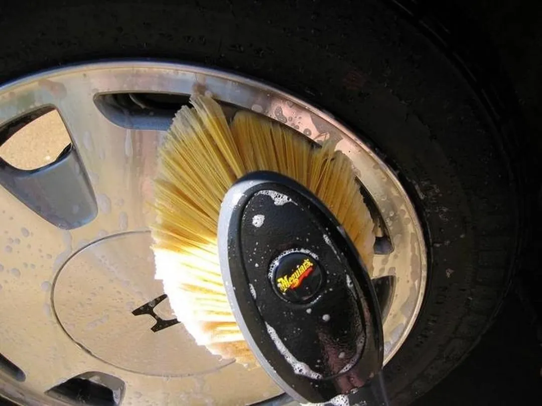 Meguiars Versa-Angle Wheel Face Brush X1025 - Zwart