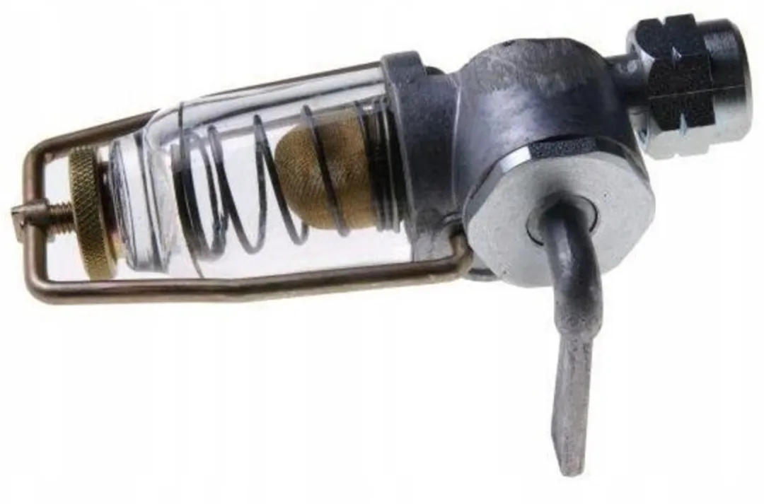 Ursus C-385 Brandstofkraan met Filter
