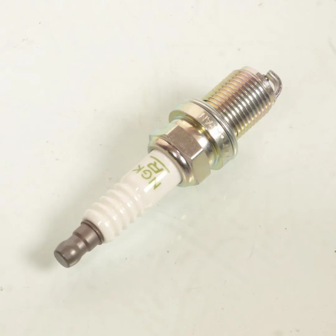 NGK BKR5E Bougie - John Deere - Wit