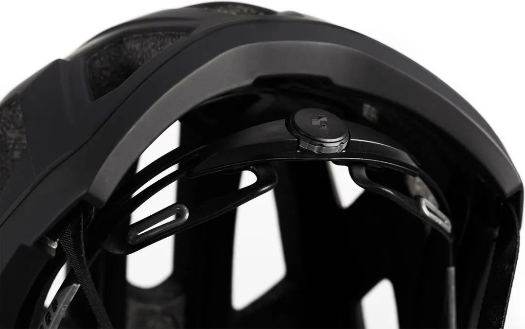 Cube Badger Fietshelm - 21 Ventilatiegaten - M - Zwart