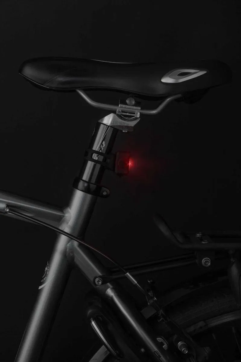 AXA Niteline T1 Fietsverlichting Set - 2.000m Zichtbaarheid - 25 Lux - Zwart