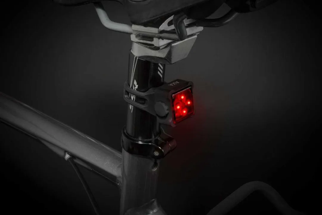 AXA Niteline T1 Fietsverlichting Set - 2.000m Zichtbaarheid - 25 Lux - Zwart