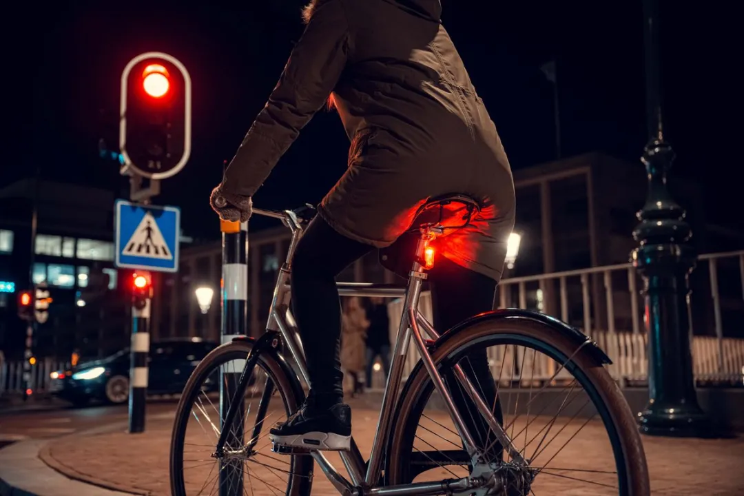 AXA Dwn Set 50 Lux Fietsverlichting USB - Voor & Achter - 50 Lux - Zwart