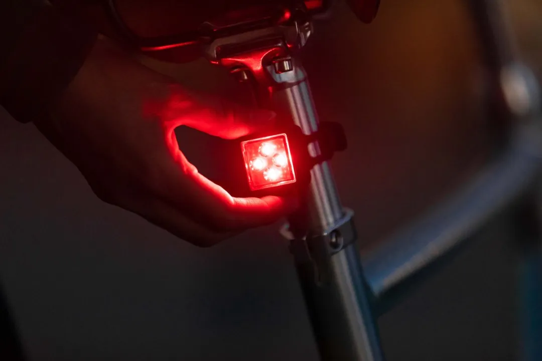 AXA Niteline 44 Fietsverlichting Set - LED - 450m Zichtbaarheid - 4 Standen - Zwart