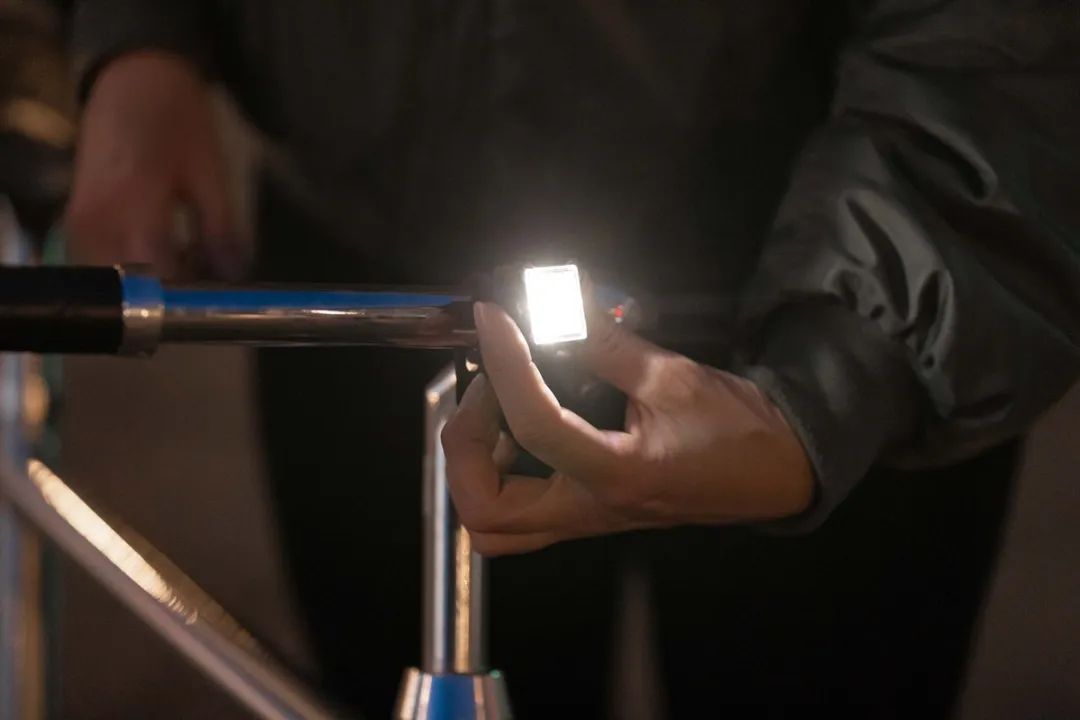 AXA Niteline 44 Fietsverlichting Set - LED - 450m Zichtbaarheid - 4 Standen - Zwart