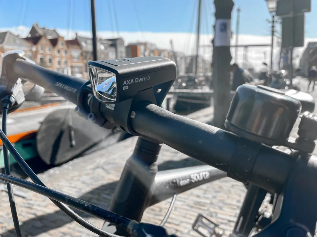 AXA Dwn 50 Lux Fietslamp - USB Oplaadbaar - Zwart