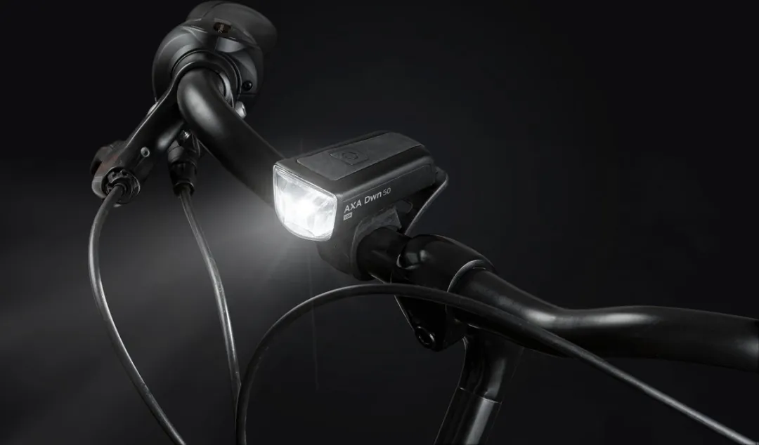 AXA Dwn 50 Lux Fietslamp - USB Oplaadbaar - Zwart
