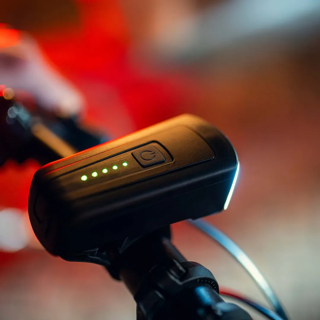 AXA Dwn Front 70 Lux Fietsverlichting - USB Oplaadbaar - 70 Lux - Zwart