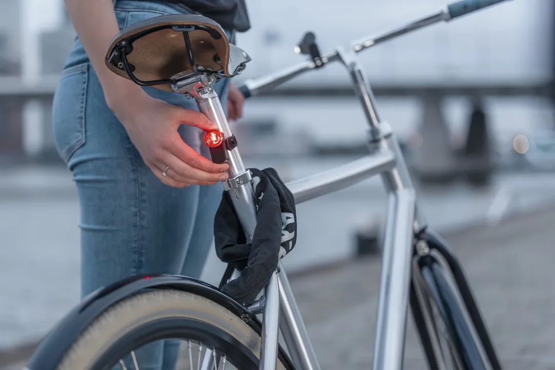 AXA Compactline Achterlicht LED - USB Oplaadbaar - Zwart
