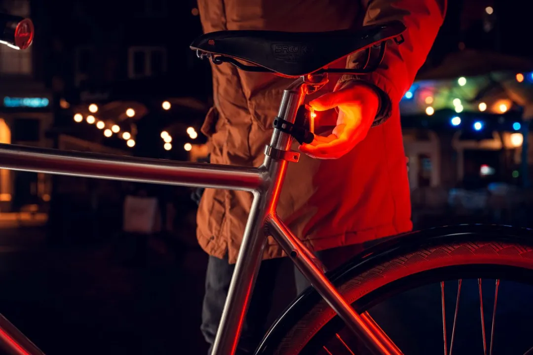 AXA Dwn Set 30 Lux Fietsverlichting - USB Oplaadbaar - Zwart