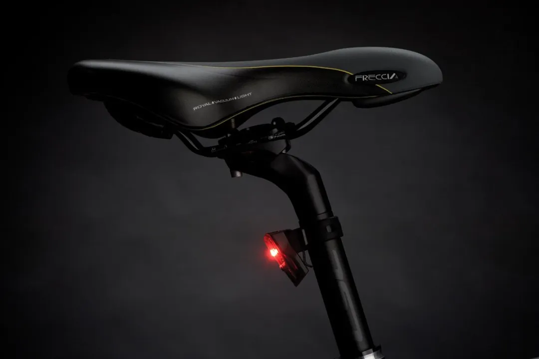 AXA Greenline 15 Lux Fietsverlichting USB - 40 Lux Zwart