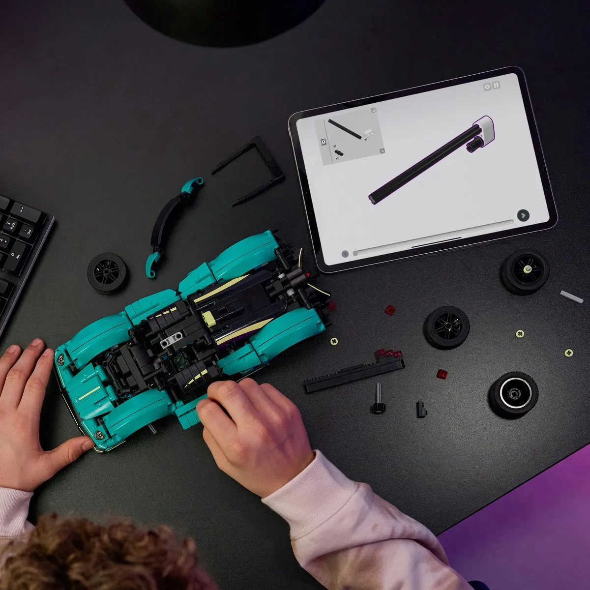 LEGO Technic Aston Martin Valkyrie 42208 - 707 Stukken - Multicolor