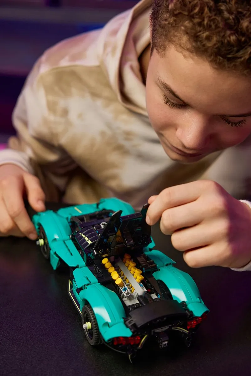 LEGO Technic Aston Martin Valkyrie 42208 - 707 Stukken - Multicolor
