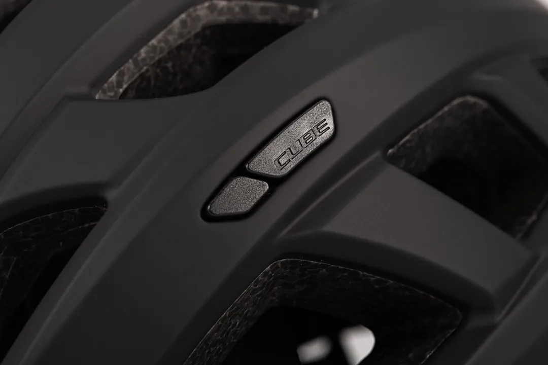 Cube Road Race Helm - 24 Ventilatiegaten - 58-62cm - Zwart