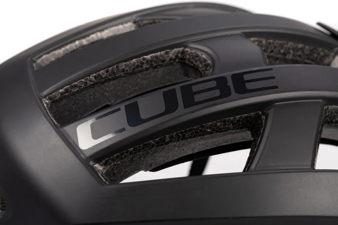 Cube Badger Fietshelm - 21 Ventilatiegaten - L - Zwart