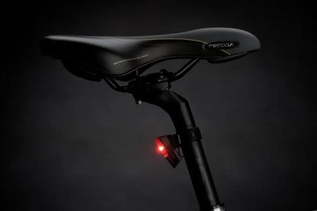 AXA Greenline 50 Lux Fietsverlichting USB - Voor & Achter - Rood/Zwart
