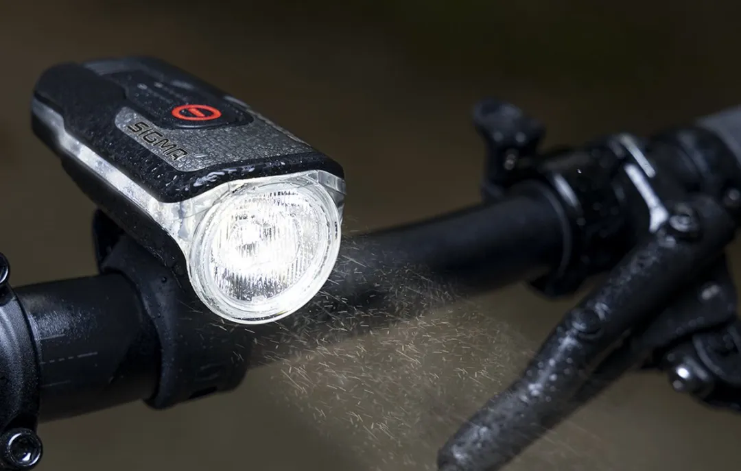 Sigma Aura 80 USB Fietslamp - 80 Lux - Zwart/zilver