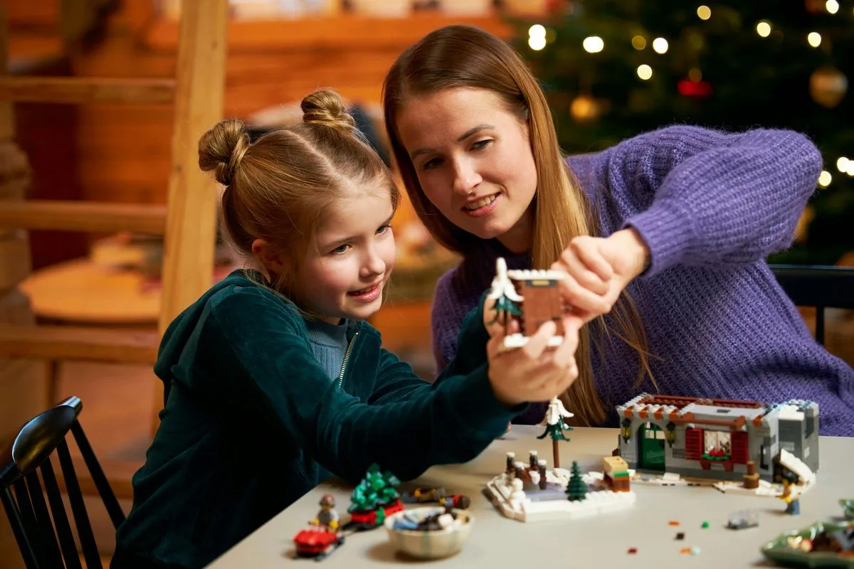 LEGO Icons Skihut 10325 Bouwset - 1517 Stukken - Meerkleurig - afbeelding 2 van 6