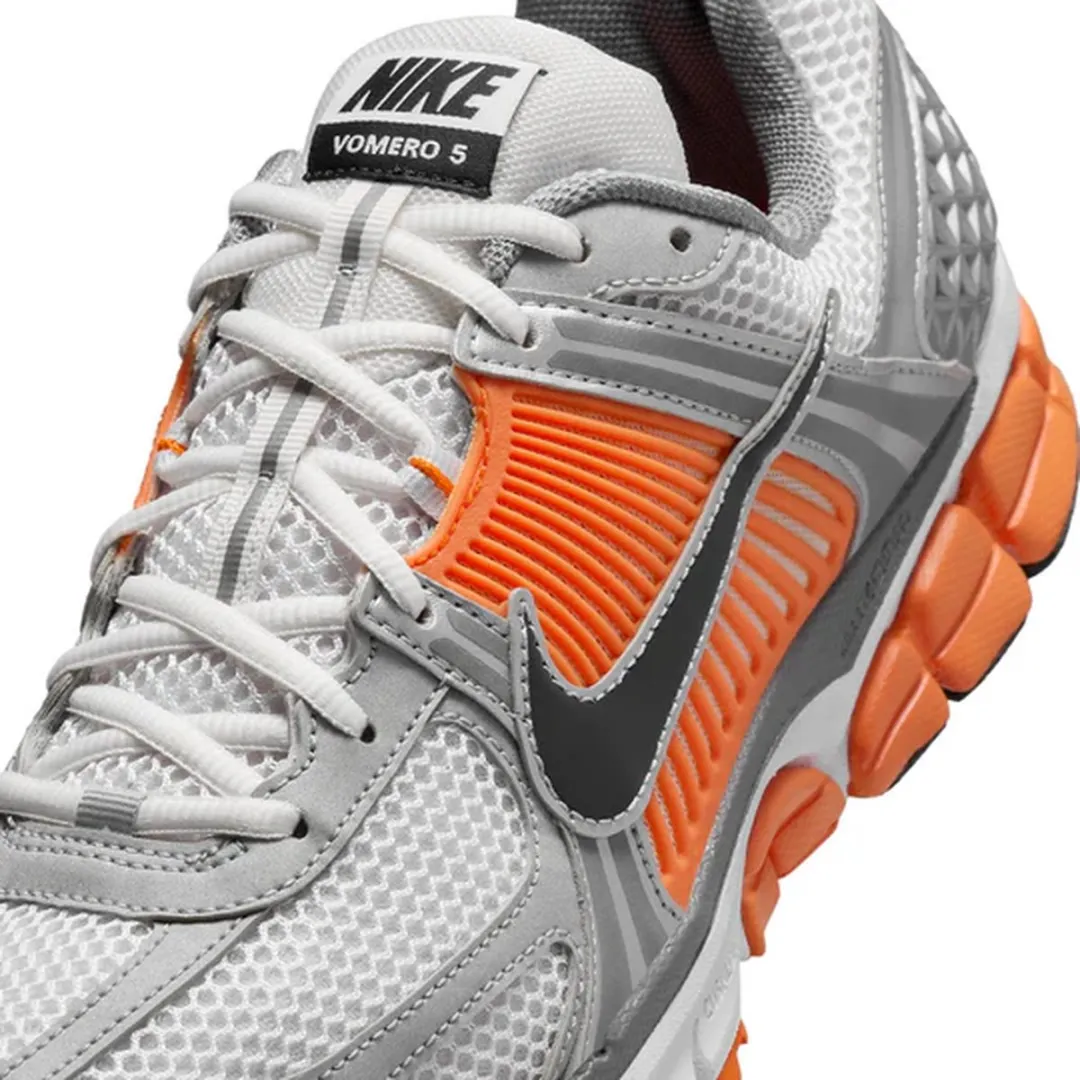 Nike Zoom Vomero 5 Sneakers - Maat 44 - Platinum Tint & Safety Orange
