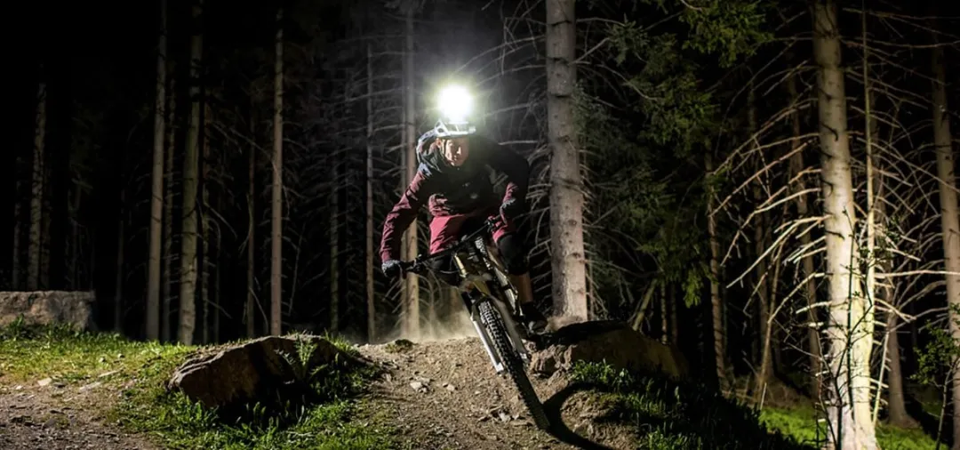 Sigma Buster 2000 K Fietslamp - 2000 Lumen - Zwart - afbeelding 6 van 6