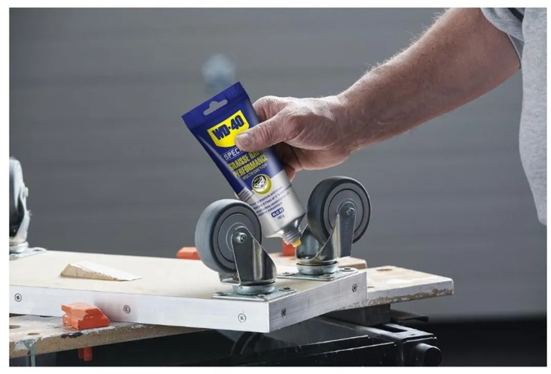 WD-40 Specialist Multifunctioneel Vet 150ml - Calcium Sulfonaat - Lichtbruin