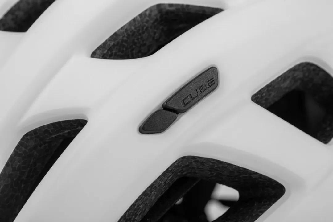 Cube Road Race Helm - 24 Ventilatiegaten - Wit