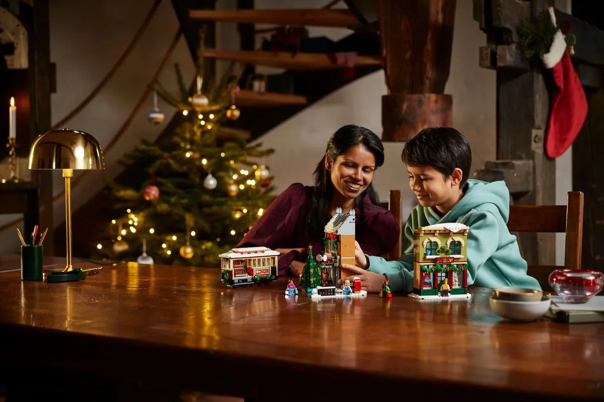 LEGO Icons 10308 Kerst Dorpsstraat - 1490 Stukken