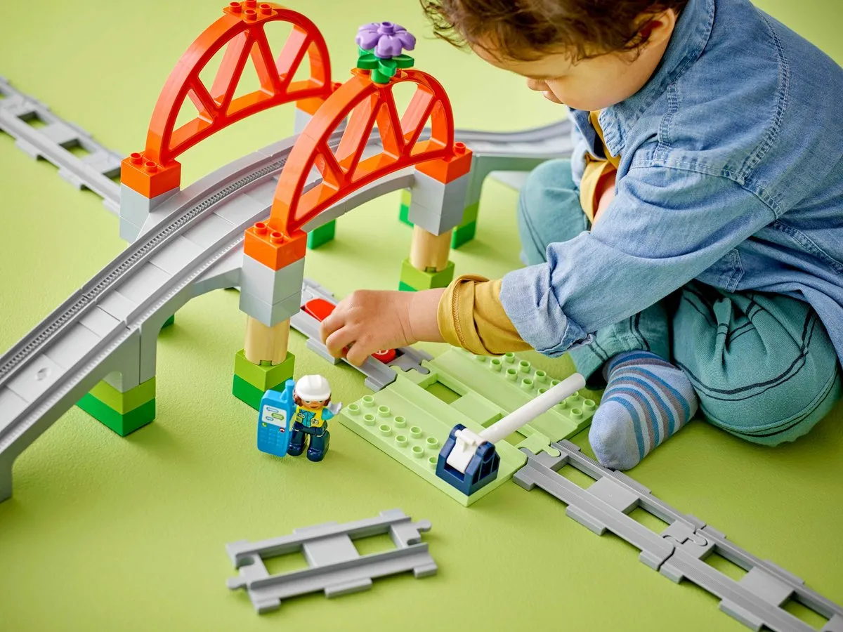 LEGO DUPLO Stad Treinbrug & Rails Uitbreiding 10426 - 42 Stukken - afbeelding 6 van 6