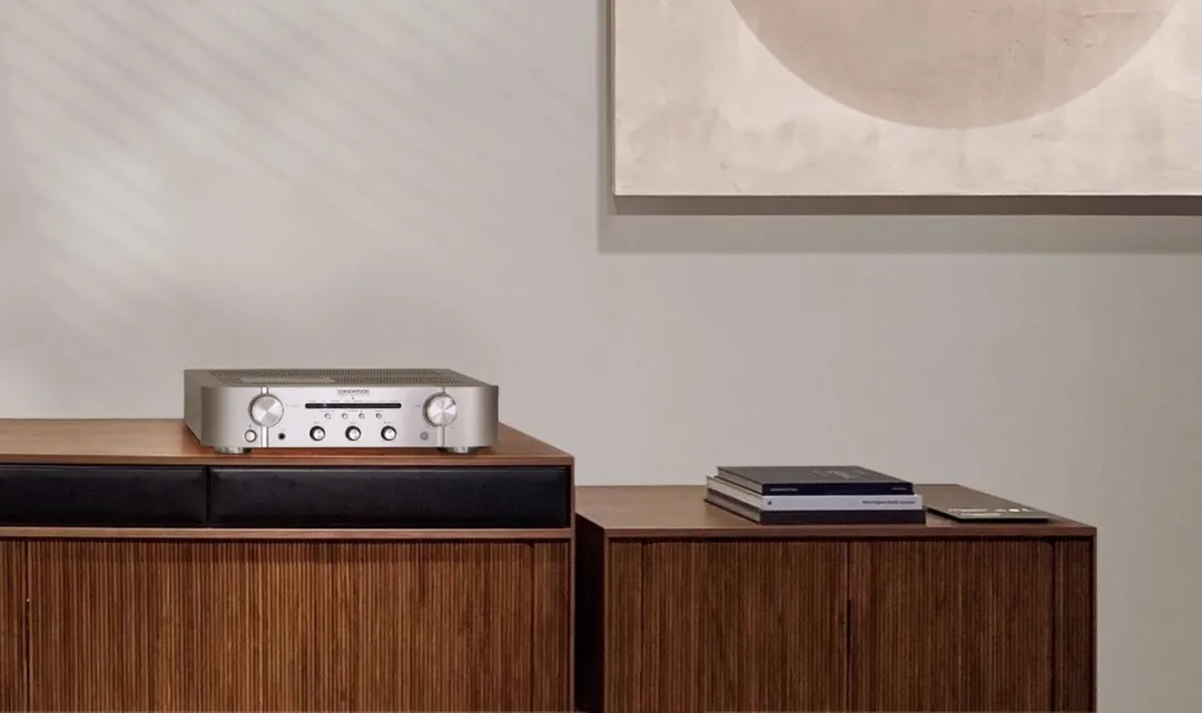 Marantz PM6007 Geïntegreerde Versterker - 120W - Zilver