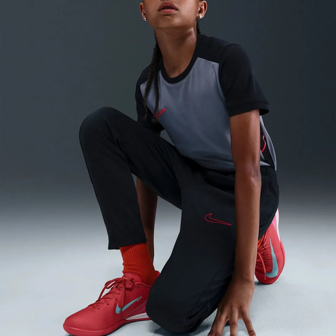 Nike Dri-FIT Academy Trainingsbroek Junior HJ3720-014 - Maat 158 - Zwart/Rood