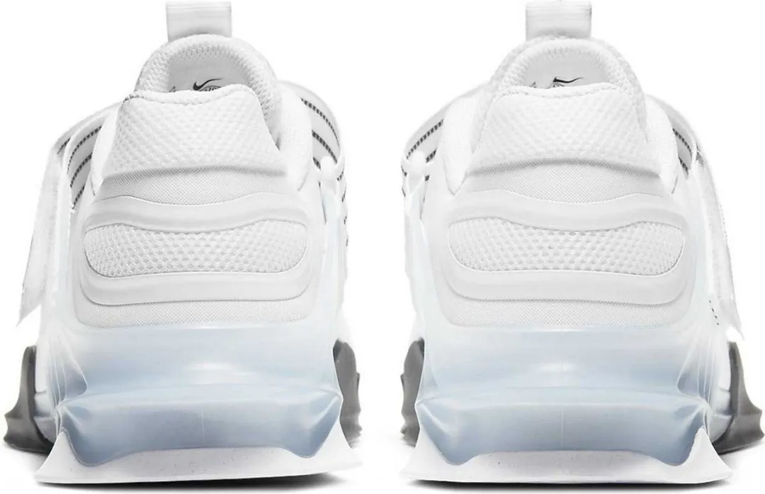 Nike Savaleos Schoenen 40.5 - Wit