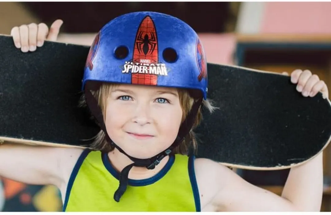 Marvel Spider-Man Skatehelm - Maat 54-60cm - Blauw/Rood